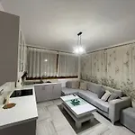 Paro's Saranda